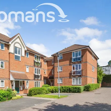 Rent this 2 bed apartment on Shaw Park in Crowthorne, RG45 7QL