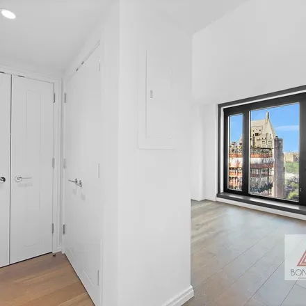 Image 4 - 106 West 56th Street, New York, NY 10019, USA - Apartment for rent