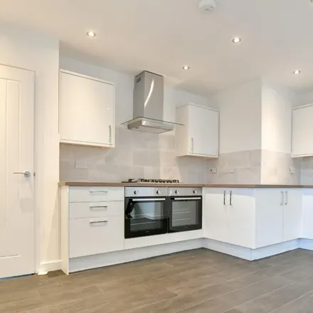Rent this 6 bed townhouse on 126 Terry Road in Coventry, CV1 2BG