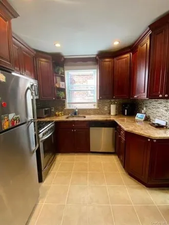 Image 6 - 1464 William Place, New York, NY 10461, USA - House for sale