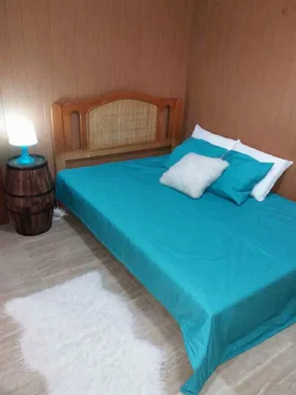 Rent this 3 bed room on ISEP/Agra in Rua Doutor António Bernardino de Almeida, 4200-135 Porto