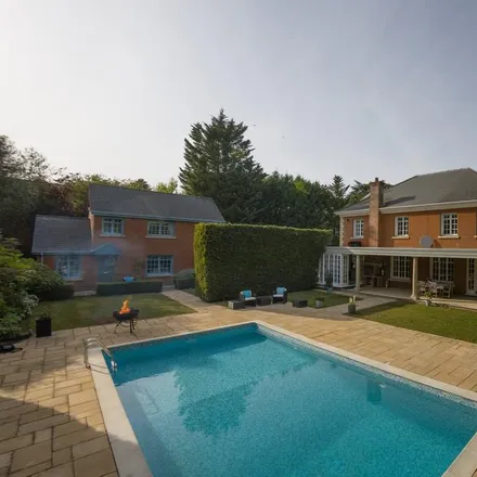 Rent this 7 bed house on Whinshill Court in Sunningdale, SL5 9RU