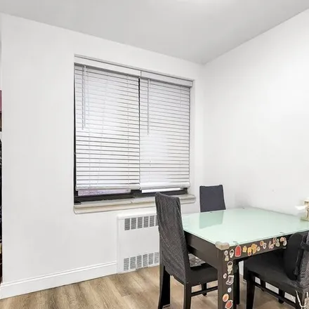 Image 4 - 25-40 Union Street, New York, NY 11354, USA - Apartment for sale