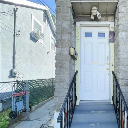 Image 2 - 307 Locust Street, West Mount Vernon, City of Mount Vernon, NY 10550, USA - House for sale