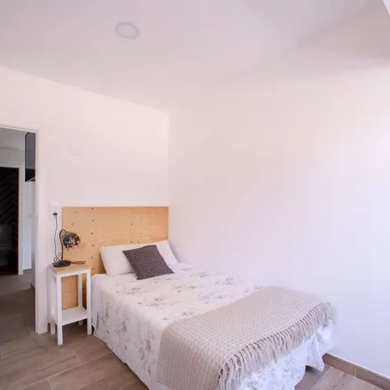 Rent this 1 bed apartment on Centre Privat d'Educació Infantil de Primer Cicle Beteró. Passet a passet in Carrer de Campillo de Altobuey, 14