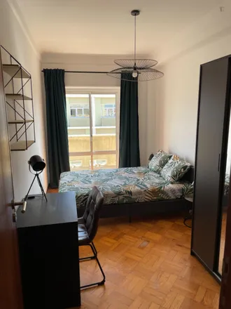 Rent this 6 bed room on Externato Infante Dom Pedro in Avenida Visconde de Valmor, 1050-240 Lisbon