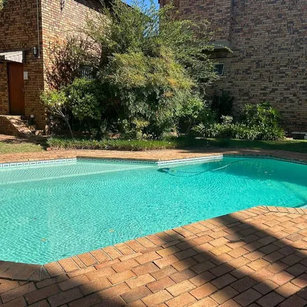 Image 2 - 10th Avenue, Rivonia, Sandton, 2128, South Africa - Townhouse for rent