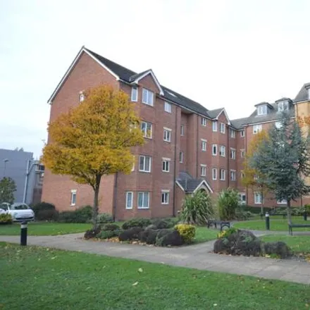 Rent this 3 bed apartment on Richards Avenue in London Road, London