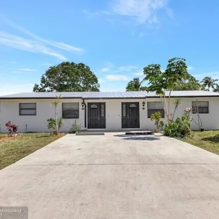 Image 1 - 5561 Southeast 45th Avenue, Port Salerno, FL 34997, USA - House for sale