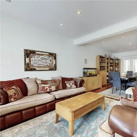 Image 5 - Camrose Avenue, Barnet, Great London, Ha8 - Duplex for sale