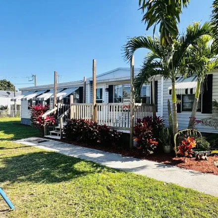 Buy this studio apartment on 3982 Southeast 28th Street in Taylor Creek, Okeechobee County