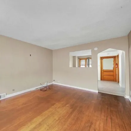 Image 4 - 4930 South Maplewood Avenue, Chicago, IL 60629, USA - House for sale