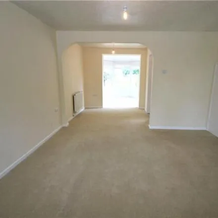 Image 3 - 15 Corral Close, Swindon, SN5 5UX, United Kingdom - House for rent