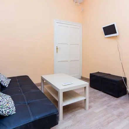 Image 8 - Uniqlo, Gran Vía, 37, 28013 Madrid, Spain - Apartment for rent