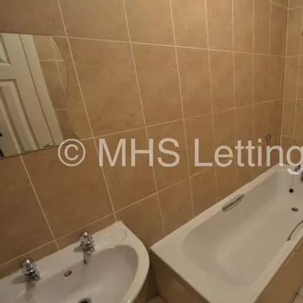 Image 7 - Hartley Grove, Leeds, LS6 2LD, United Kingdom - House for rent