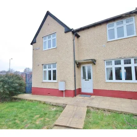 Rent this 4 bed duplex on Cowley Road in Littlemore, Oxford