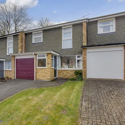Rent this 4 bed townhouse on St. Nicholas Close in Little Chalfont, HP7 9NW