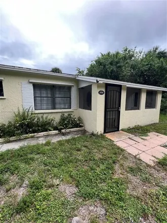 Image 2 - 2072 North 47th Street, Saint Lucie County, FL 34947, USA - House for sale