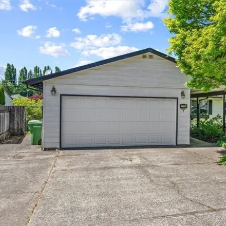Buy this 3 bed house on 2679 Terry Avenue in Longview, WA 98632