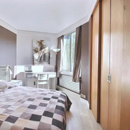 Image 1 - Rue d'Oradour-sur-Glane, 75015 Paris, France - Apartment for rent