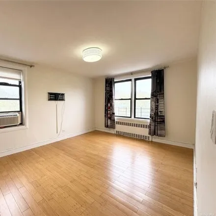 Image 4 - 102-32 65th Avenue, New York, NY 11375, USA - Apartment for rent