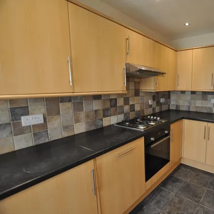 Image 3 - Lorraine Park, London, HA3 6BX, United Kingdom - House for rent