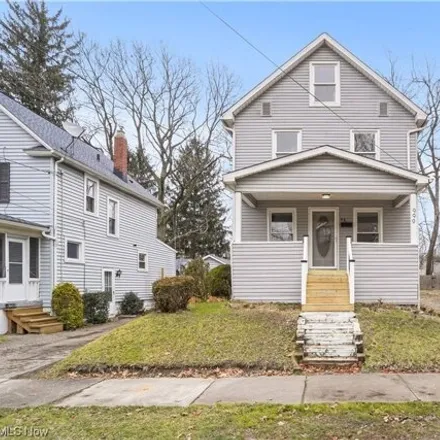 Rent this 4 bed house on 997 Pitkin Avenue in Akron, OH 44310