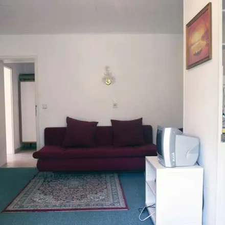 Rent this 4 bed apartment on Weimarer Straße 57 in 15732 Schulzendorf, Germany