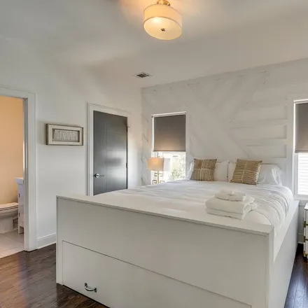 Rent this 4 bed condo on Nashville-Davidson
