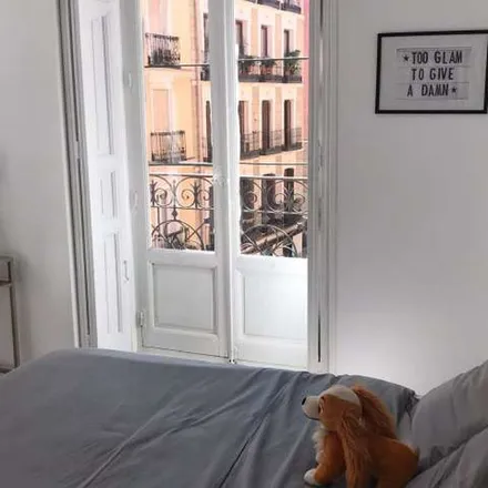 Rent this 6 bed apartment on Madrid in The Comic Co, Calle del Divino Pastor