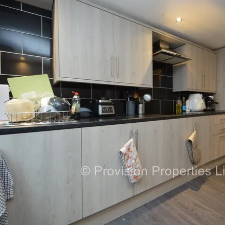 Image 6 - Brudenell Street, Leeds, LS6 1EX, United Kingdom - Townhouse for rent