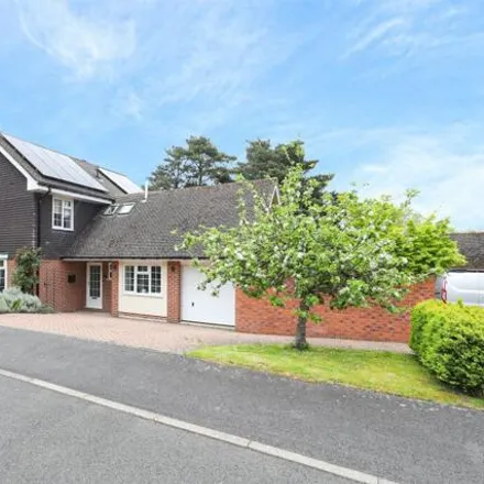 Image 1 - The Dell, Chesterfield, S40 4DL, United Kingdom - House for sale