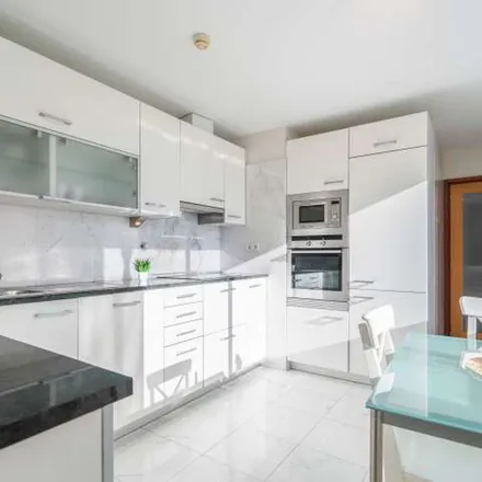Rent this 4 bed apartment on Piscina (Constituição) in Rua da Constituição, 4250-168 Porto