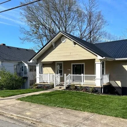 Buy this 3 bed house on 359 West Washington Street in Glasgow, KY 42141