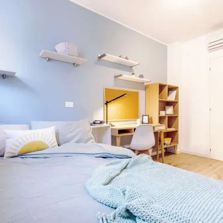 Rent this 6 bed apartment on Via Cesare Battisti 152 in 35121 Padua Province of Padua, Italy