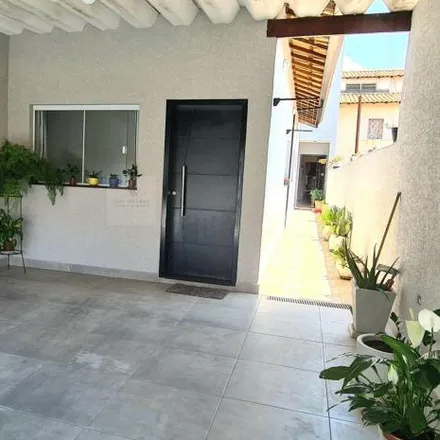 Buy this 3 bed house on Rua Bartolomeu de Andrade Silva in Alvinópolis, Atibaia - SP