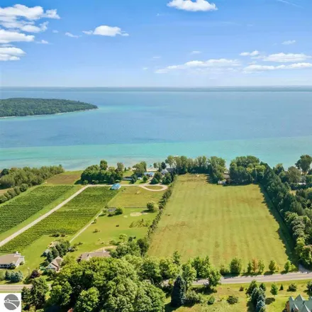 Image 2 - 18074 Mission Road, Old Mission, Peninsula Township, MI 49686, USA - House for sale