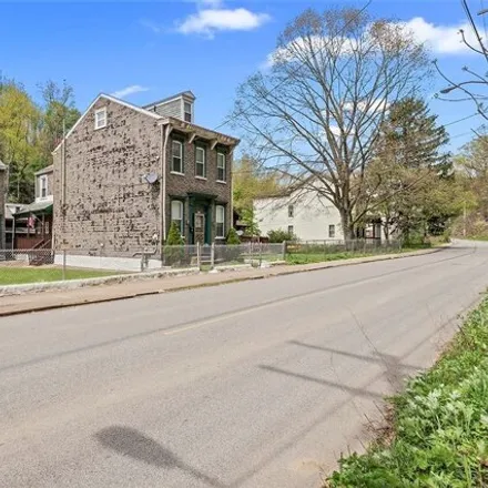 Buy this studio house on 1692 Asylum Street in Pittsburgh, PA 15212