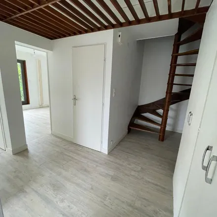 Rent this 5 bed apartment on 3 Rue Henri Dunant in 57070 Saint-Julien-lès-Metz, France