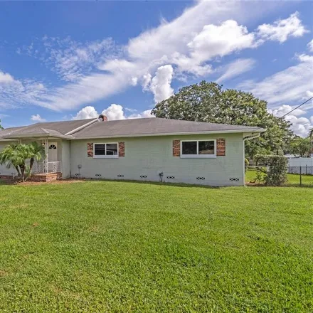 Buy this 3 bed house on 5318 Pineview Way in Seminole County, FL 32703