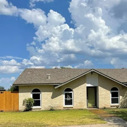 Buy this 3 bed house on 3114 Furneaux Lane in Carrollton, TX 75007