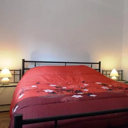 Rent this 3 bed house on Rue de la Coffe in 10200 Bar-sur-Aube, France