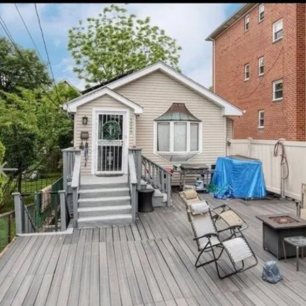 Buy this 4 bed house on 1523 Bayview Avenue in New York, NY 10465