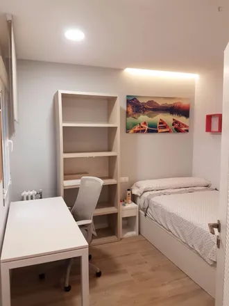 Rent this 3 bed room on Madrid in Calle de Alcalá, 296