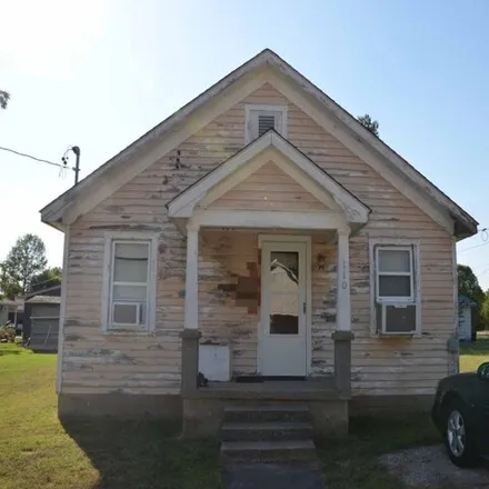 Buy this 1 bed house on 160 Mann Street in Bernie, Stoddard County
