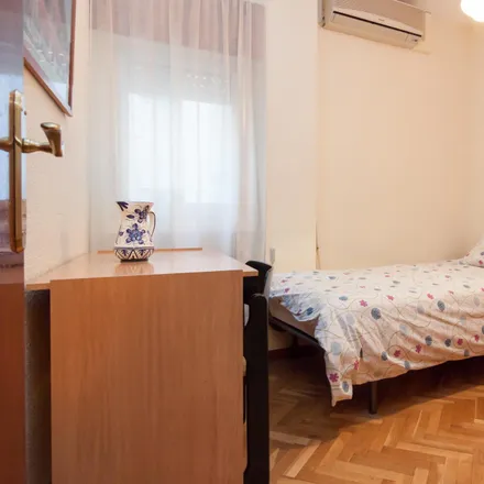 Rent this 3 bed room on Madrid in Calle de Martín de Vargas, 17