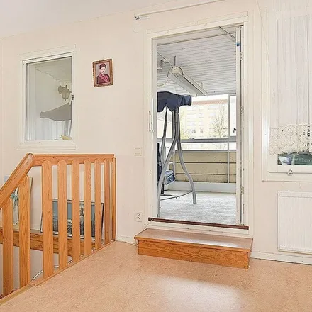 Rent this 4 bed apartment on Hovsjöskolan in Björnövägen, 151 45 Södertälje
