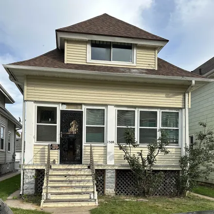 Buy this 3 bed house on 1300 Lincoln Avenue in Eagle Point, Dubuque