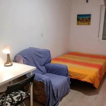 Rent this 5 bed room on Plaza del Corregidor Sancho de Córdoba in 8, 28030 Madrid
