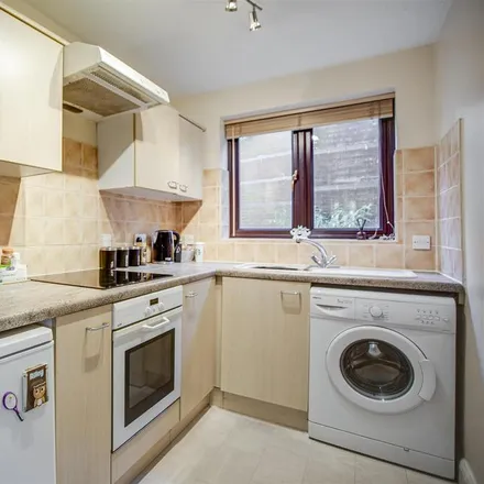 Image 6 - Wyatt Close, High Wycombe, HP13 5YU, United Kingdom - Apartment for rent